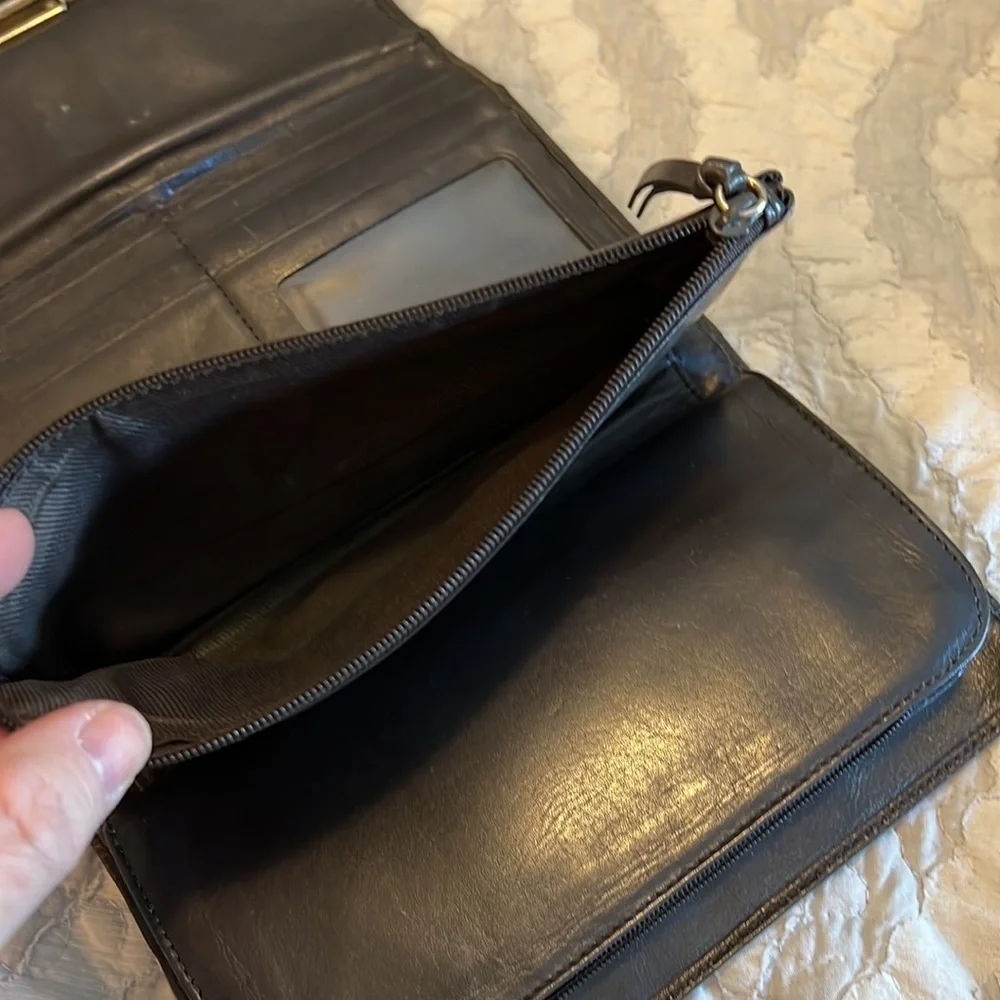Kenneth Cole wallet. Deep brown/ black. Preppy. Vintage.